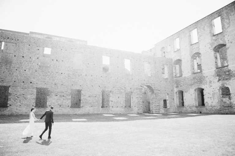 Bröllop Öland Borgholms Slottsruin av Bröllopsfotograf Sara Norrehed